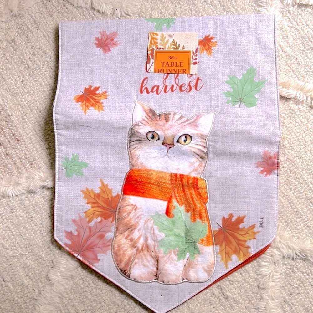 🔴 CLEARANCE🔖 NWT🍁🐈🍂 GRAY AUTUMN/FALL CAT & LEAVES “HAPPY HARVEST” TABLE RUNNER